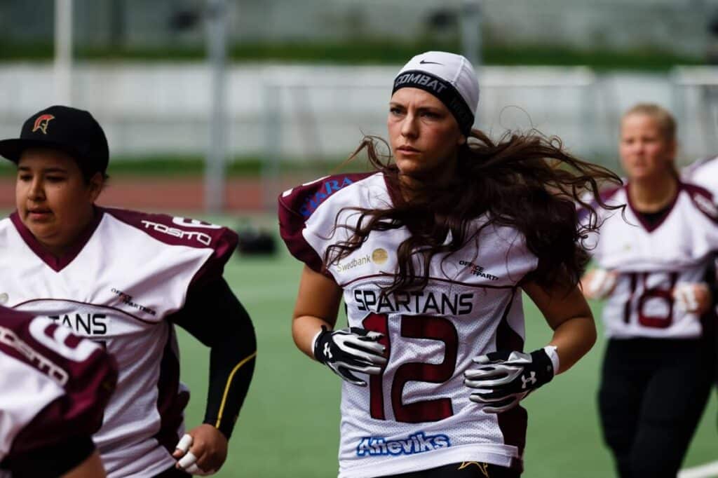 wp JSP0501SPAD 040 female football players sprinting on